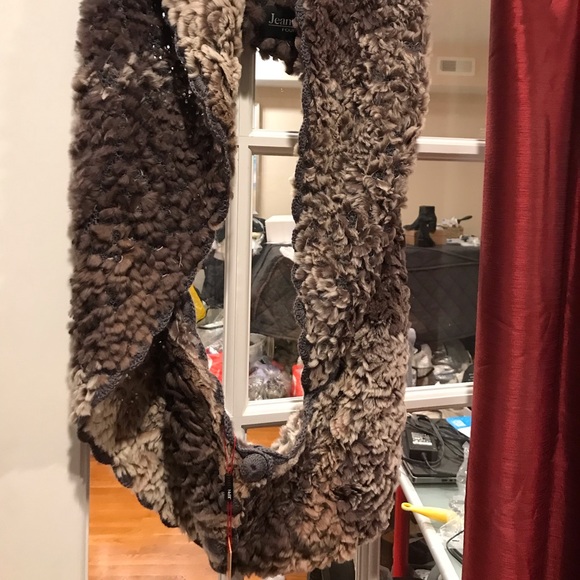 Jean Crisan fur loop shawl - Picture 1 of 8